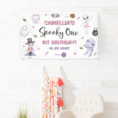 Spooky Een Meisjes Halloween 1e Verjaardag Spandoek (Insitu)