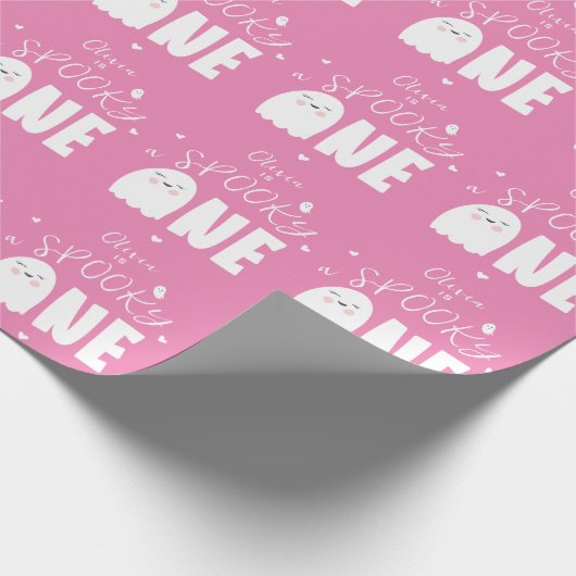 Spooky Een Meisjes Roze Spook Halloween 1e Verjaar Cadeaupapier (Hoek)