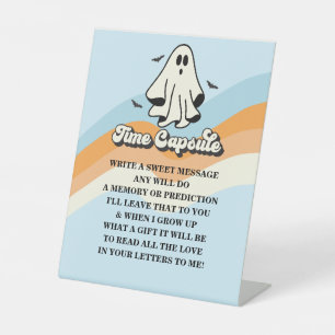 Spooky Een Retro Ghost Verjaardag Tijd Capsule Reclamebord Met Voetstuk