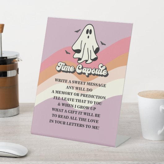 Spooky Een Retro Ghost Verjaardag Tijd Capsule Reclamebord Met Voetstuk (Insitu)