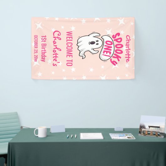 Spooky Een Schattig Roze Halloween Ghost 1e Verjaa Spandoek (Beurs)