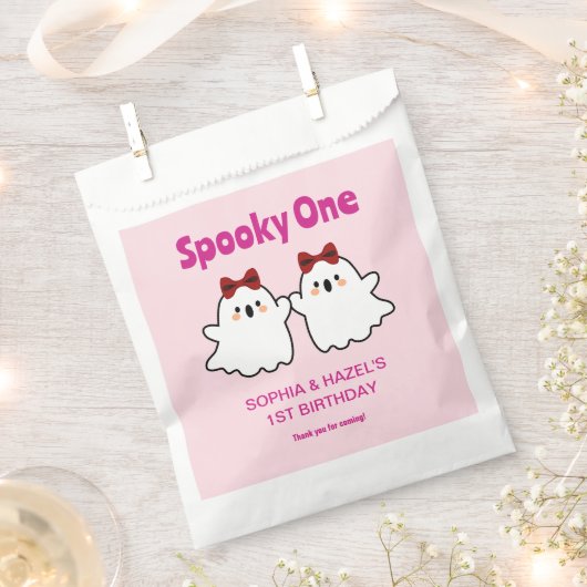 Spooky Een Schattigee Tweeling Meisjes Halloween 1 Bedankzakje (Geknipt)