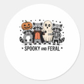 Spooky en Feral Funny Halloween Wasbeer Ronde Sticker (Voorkant)