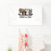 Spooky en Feral Funny Halloween Wasbeer Spandoek (Insitu)