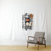 Spooky en Feral Funny Halloween Wasbeer Wandkleed (In Situ (horizontaal))