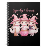 Spooky en lieve Schattigee heksenkat Oversized T-s Notitieboek (Voorkant)