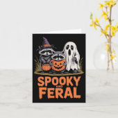 Spooky en wilde Halloween Ghost Raccoon Opossum Kaart (Gele Bloem)