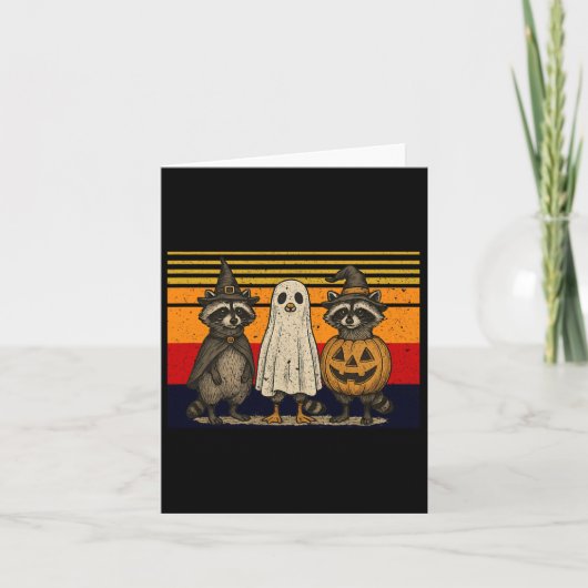 Spooky en wilde Halloween Schattigee Ghost Raccoon Kaart (Voorkant)
