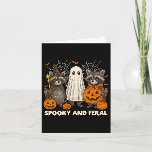 Spooky en wilde Halloween Schattigee Ghost Raccoon Kaart (Voorkant)