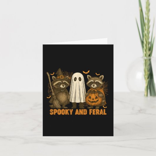 Spooky en wilde Schattigee spookwasbeer Halloween  Kaart (Voorkant)