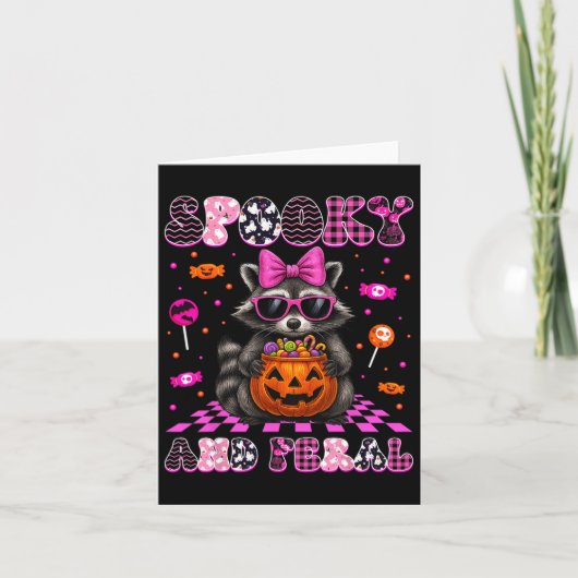 Spooky en wilde Schattigee wasbeer Halloween kostu Kaart (Voorkant)
