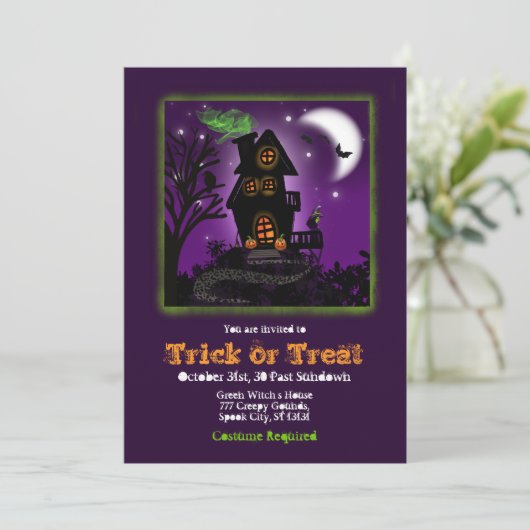 Spooky Green Witch Haunted House Halloween Party Kaart (Staand voorkant)