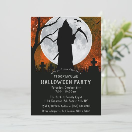 Spooky Grim Reaper Graveyard Halloween Party Kaart (Staand voorkant)