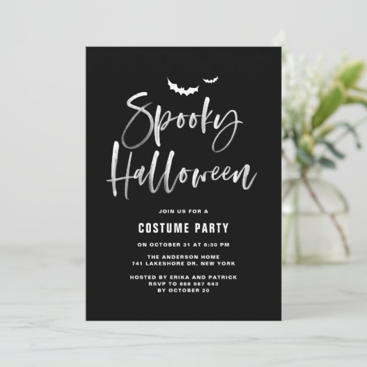 Spooky Halloween Brush Lettering | Costuum Party Kaart (Staand voorkant)