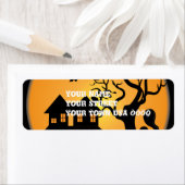 spooky halloween hauning house scene vector etiket (Insitu)