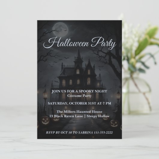 Spooky Halloween Haunted Mansion Party Uitnodiging (Staand voorkant)