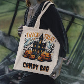 Spooky Halloween huis met pompoenen in de schemeri Tote Bag