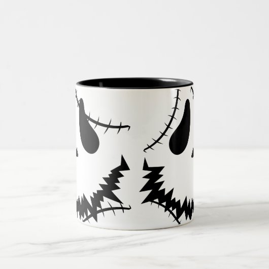 Spooky Halloween jack-o-lantaarn pompoen gezicht Tweekleurige Koffiemok (Center)