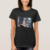 Spooky Halloween Meisje bedtijd Lezen ontwerp T-shirt (Voorkant)
