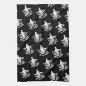 Spooky Halloween met zwarte en witte geesten Theedoek (Verticaal)