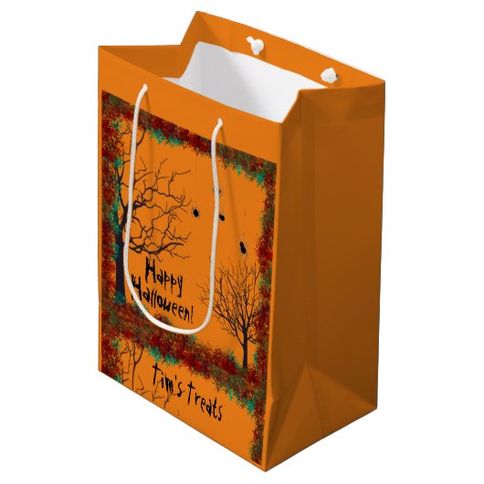 Spooky Halloween Trees Foliage Border personaliser Medium Cadeauzakje (Voorkant Gekanteld)