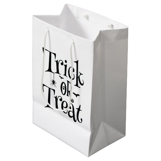 Spooky Halloween Trick or treat geschenktassen - P Medium Cadeauzakje (Voorkant Gekanteld)