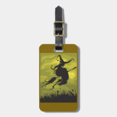 Spooky Halloween Witch Flying on Broomstick Bagagelabel (Voorkant verticaal)