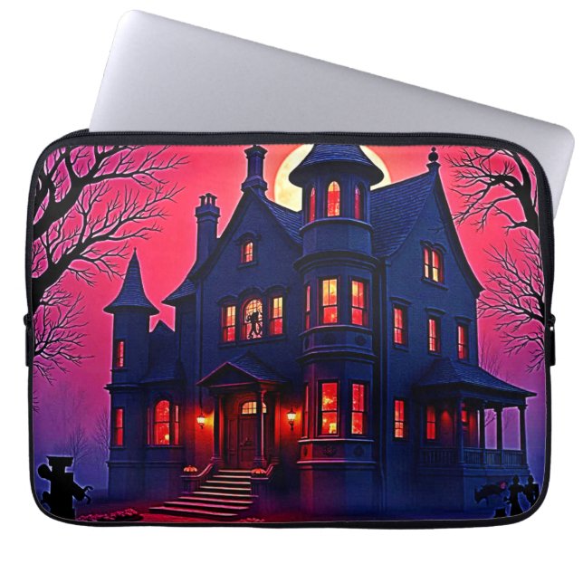 Spooky Haunted House bij Dusk Design Laptop Sleeve (Voorkant)