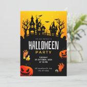 Spooky Haunted House & Pumpkins Halloween Party Kaart (Staand voorkant)