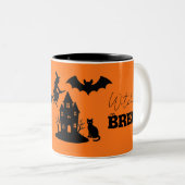 Spooky Haunted House & Witch Silhouette | Tweekleurige Koffiemok (Voorkant rechts)