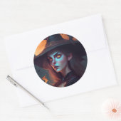 Spooky Heks met Maan Achtergrond Halloween Ronde Sticker (Envelop)