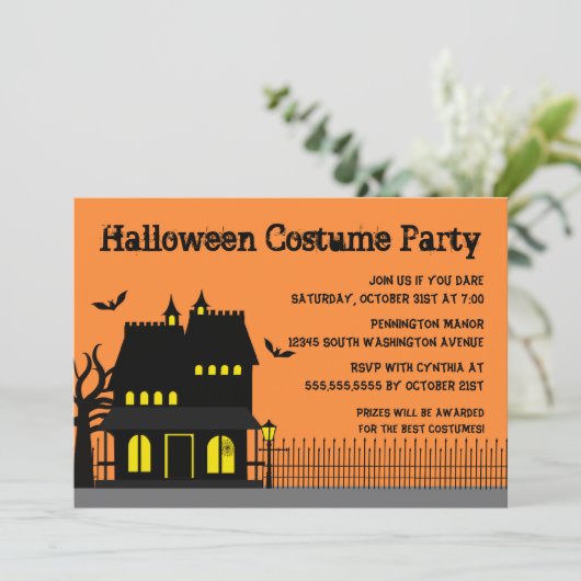 Spooky house halloween costuum party-uitnodiging kaart (Staand voorkant)