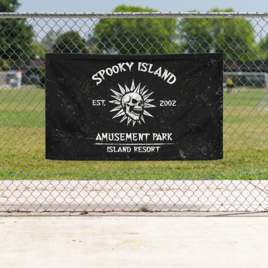 Spooky Island Est 2002 Pretpark Schedel Spandoek (Insitu)