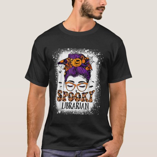 Spooky Librarian Teacher Halloween Messy Bun Book T-shirt (Voorkant)