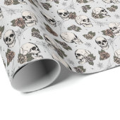 Spooky lichtgrijze kleine schedel Halloween Cadeaupapier (Rol Hoek)