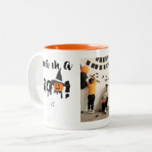 Spooky Mama Boo Oranje Halloween Familiefoto Tweekleurige Koffiemok (Voorkant links)