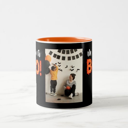 Spooky Mama Boo Oranje Halloween Familiefoto Tweekleurige Koffiemok (Center)