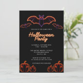 Spooky Neon Bat Pumpkin Halloween Party Kaart (Staand voorkant)