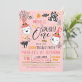Spooky One Birthday Invitation - Roze Kaart (Staand voorkant)