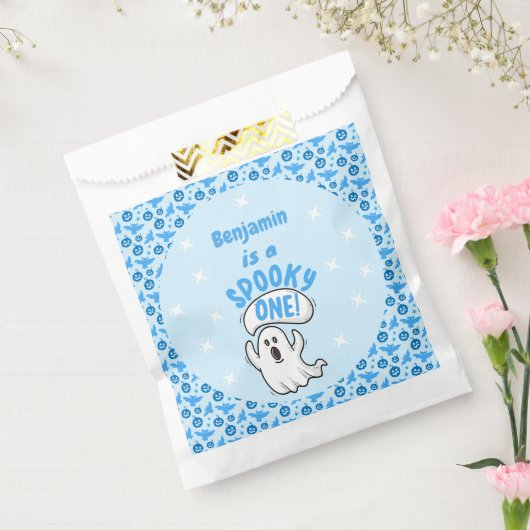 Spooky One Cute Funny Halloween Ghost 1st Birthday Bedankzakje (Gezegeld)