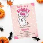 Spooky One Cute Funny Halloween Ghost 1st Birthday Kaart<br><div class="desc">Deze leuke en schattige Halloween-themed uitnodiging. gepersonaliseerde Uitnodiging van de 1ste verjaardag van de Halloween (voeg uw verpersoonlijking toe: de Datum van de partij,  de Tijd,  de Plaats,  en Info RSVP)</div>
