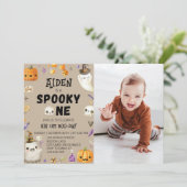 Spooky One Ghost 1e Verjaardagsuitnodiging Kaart (Staand voorkant)