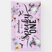 Spooky One Girl Schattige Ghost Halloween 1st Birt Spandoek (Verticaal)