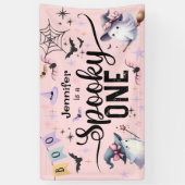 Spooky One Girl Schattige Ghost Halloween 1st Birt Spandoek (Verticaal)