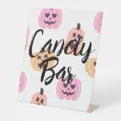 Spooky One | Halloween Verjaardag | Roze Snoepjes  Reclamebord Met Voetstuk (Voorkant)