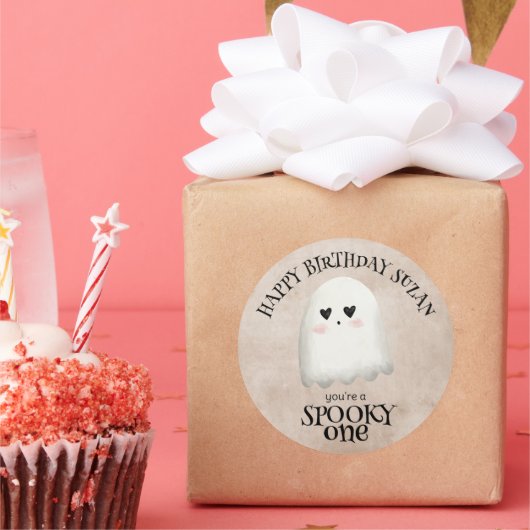 Spooky One Kawaii Ghost Halloween Verjaardag Ronde Sticker (Feest)