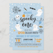 Spooky One verjaardagsuitnodiging - jongen (blauw) Kaart (Voorkant / Achterkant)