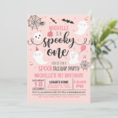 Spooky One verjaardagsuitnodiging - Meisje (roze) Kaart (Staand voorkant)