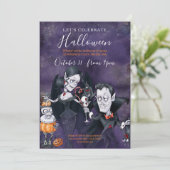 Spooky Paarse en zwarte Halloween Party Invitation Kaart (Staand voorkant)