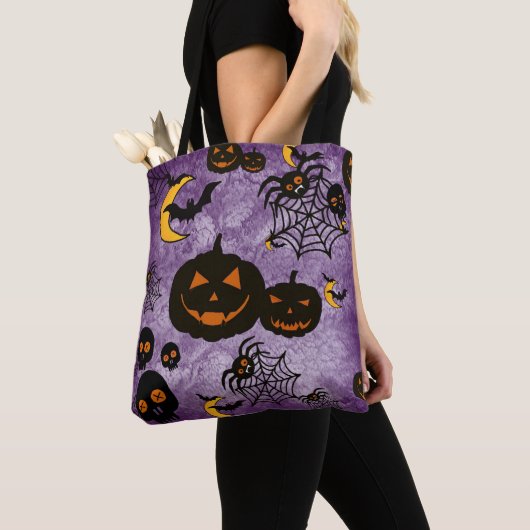 SPOOKY PAARSE HALLOWEEN PUMPKINS SPIDER WEBS TOTE BAG (Dichtbij)